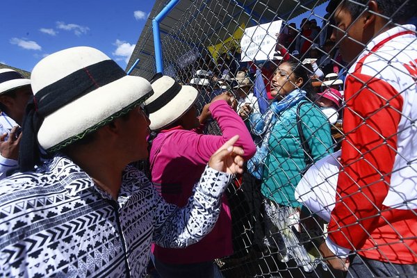 Las Bambas: Mesa de diálogo inicia en medio de discusiones entre comuneros (FOTOS)