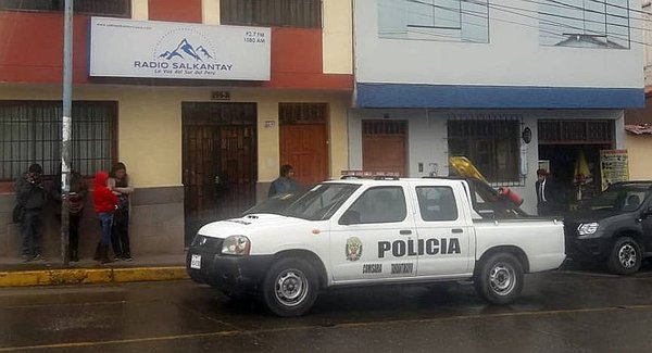 Madre de familia muere en cabina de radio cuando denunciaba que no la atendían en hospital de Cusco