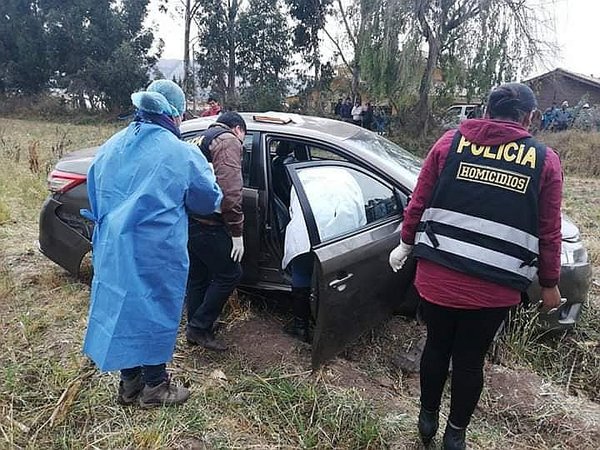 Investigan asesinato de conductor en el interior de su vehículo