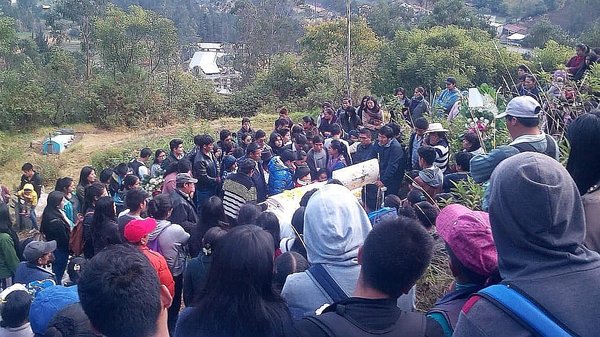  Sepultan restos de estudiante que falleció al caer de mirador