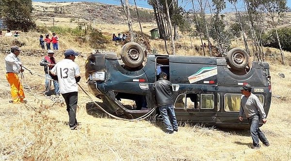 Ocho heridos por despiste y vuelco de camioneta en Andahuaylas