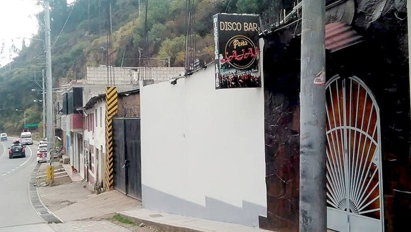 Extranjeros se ganan confianza de dueño de bar y terminan robándole todo