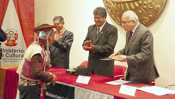 Distinguen como Personalidad Meritoria de La Cultura a la Asociación de Artesanos del Cusco