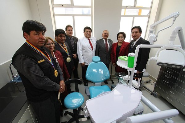 Entregan centro de salud con especialidad en oncología en Cusco