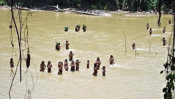 Nativos no contactados rodean pueblo y se enfrentan a comuneros en Tambopara (VIDEO)