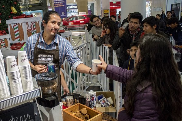 Locales y turistas gozaron del mejor café cusqueño en evento promocional