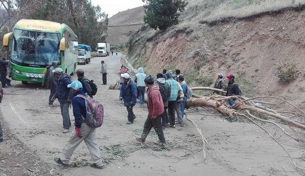 Pobladores mantienen bloqueada vía Abancay – Andahuaylas por quinto día