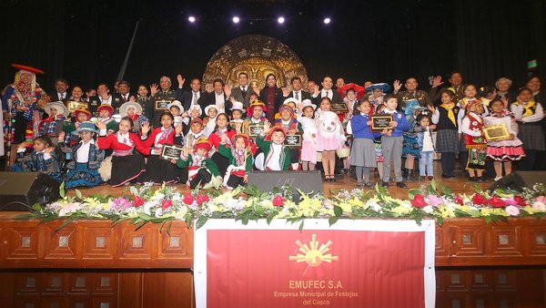 Clausuran Fiestas del Cusco 2019 con reconocimiento a 49 instituciones (FOTOS)