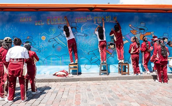 Escolares pintan murales participativos en la FIL - Cusco (FOTOS)