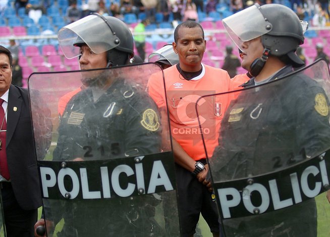 Copa Perú: Batalla campal en el Deportivo Garcilaso VS. Deportivo Llacuabamba (FOTOS)