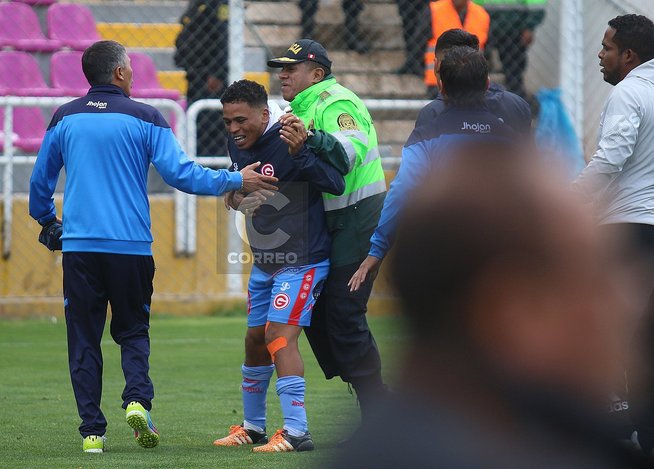 Copa Perú: Batalla campal en el Deportivo Garcilaso VS. Deportivo Llacuabamba (FOTOS)