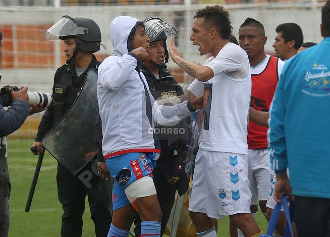 Copa Perú: Batalla campal en el Deportivo Garcilaso VS. Deportivo Llacuabamba (FOTOS)