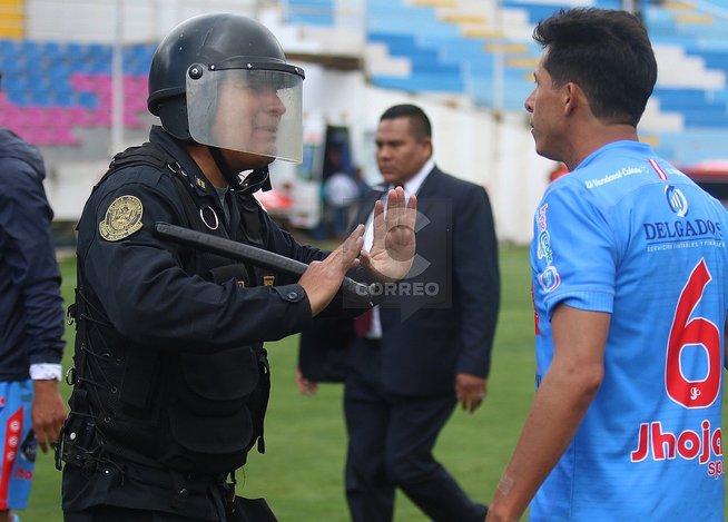 Copa Perú: Batalla campal en el Deportivo Garcilaso VS. Deportivo Llacuabamba (FOTOS)